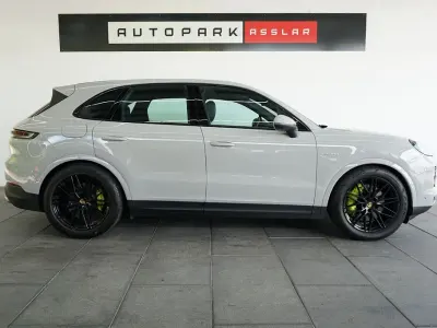 Gebraucht Porsche Cayenne E-Hybrid 470 PS (345 kW) 2023 Grau SUV