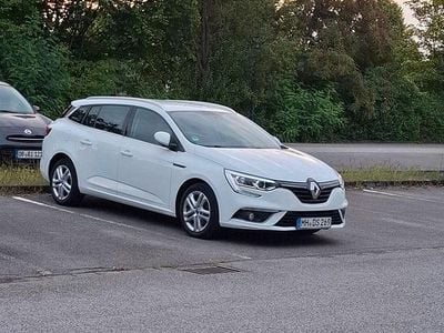 Weiß Gebraucht 2016 Renault Mégane GrandTour Life Kombi | 9.200 € (Fairer Preis)