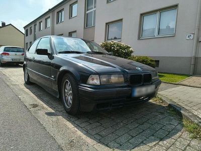 Usado BMW 316 102 HP (75 kW) 1995 Preto Coupé