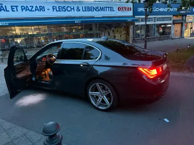 Gebraucht BMW 740 306 PS (225 kW) 2010 Schwarz Limousine
