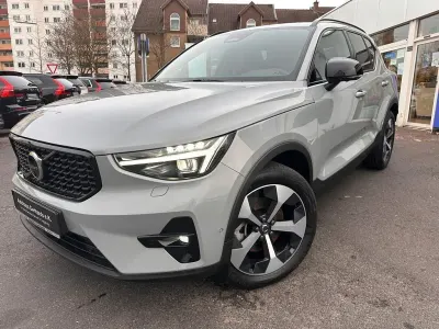 Używany Volvo XC40 Plus 197 KM (144 kW) 2025 Szary SUV