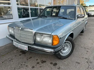 Gebraucht Mercedes 230 136 PS (100 kW) 1983 Blau Limousine