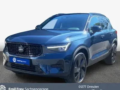 Neu Volvo XC40 Plus 163 PS (119 kW) 2025 Blau SUV