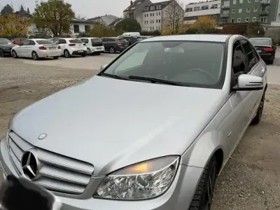 Gebraucht Mercedes C180 156 PS (114 kW) 2010 Silber Limousine