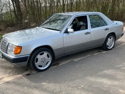 Gebraucht Mercedes E230 136 PS (100 kW) 1992 Silber Limousine