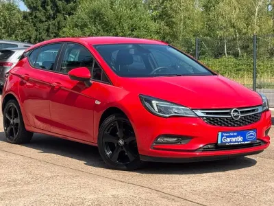 Gebraucht Opel Astra Business 95 PS (69 kW) 2017 Rot Limousine