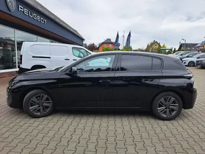 Gebraucht Peugeot 308 Active 131 PS (96 kW) 2022 Schwarz Limousine