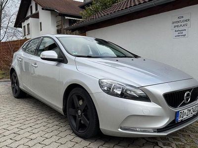 Gebraucht Volvo V40 122 PS (89 kW) 2016 Silber Limousine