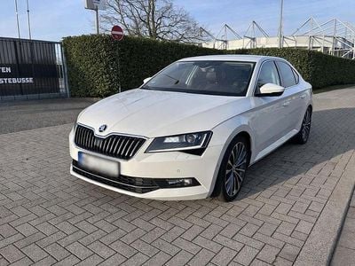 Weiß Gebraucht 2015 Skoda Superb LAURIN & KLEMENT Limousine | 15.000 € (Fairer Preis)