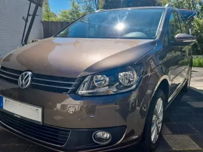 Gebraucht VW Touran Highline 140 PS (102 kW) 2011 Braun Van / Kleinbus