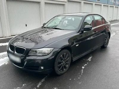Gebraucht BMW 318 150 PS (110 kW) 2011 Schwarz Limousine