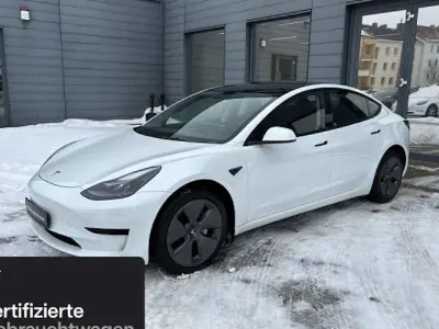 Begagnad Tesla Model 3 RWD 205 kW (279 HK) 2021 Vit Sedan