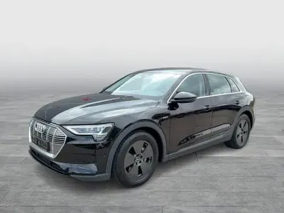 Używany Audi e-tron Basis 230 kW (313 KM) 2021 Czarny SUV