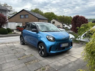 Second-hand Smart ForFour Electric Drive 60 kW (82 CP) 2021 Albastru Berlinǎ