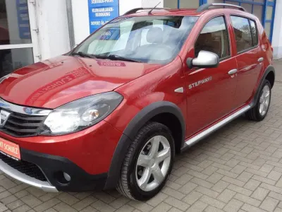 Używany Dacia Sandero Stepway 84 KM (61 kW) 2011 Czerwony Sedan/Limuzyna