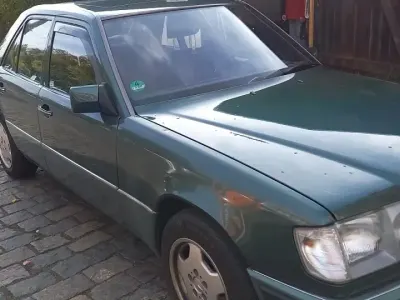 Usata Mercedes E230 132 CV (97 kW) 1992 Verde Berlina