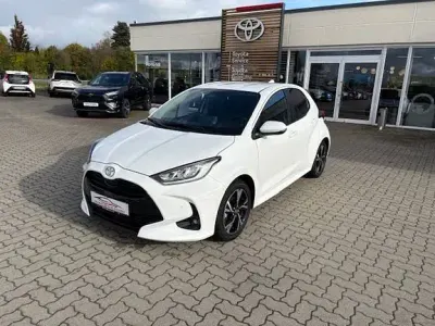 Gebraucht Toyota Yaris Comfort 116 PS (85 kW) 2024 Super white Kleinwagen