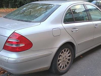 Mercedes E200
