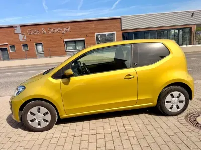Usado VW up! Sound 75 HP (55 kW) 2017 Amarelo Citadino