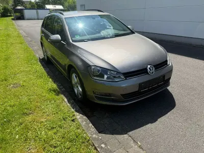 Gebraucht VW Golf VII Comfortline 110 PS (80 kW) 2016 Limestone grey metallic Kombi