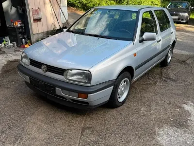 Gebraucht VW Golf III 90 PS (66 kW) 1994 Silber Kleinwagen