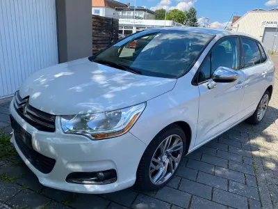 Używany Citroën C4 SELECTION 120 KM (88 kW) 2013 Biały Sedan/Limuzyna