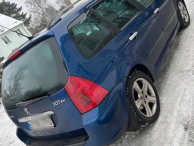 Blau Gebraucht 2004 Peugeot 307 Kombi | 1.500 €