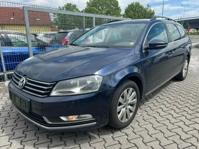Gebraucht VW Passat Comfortline 140 PS (102 kW) 2012 Blau Kombi