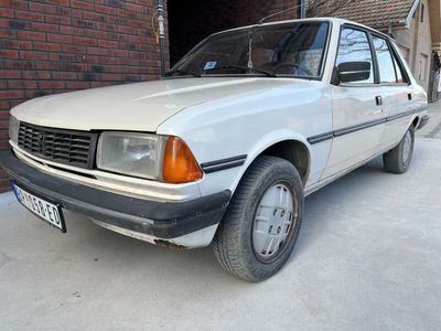 Peugeot 305