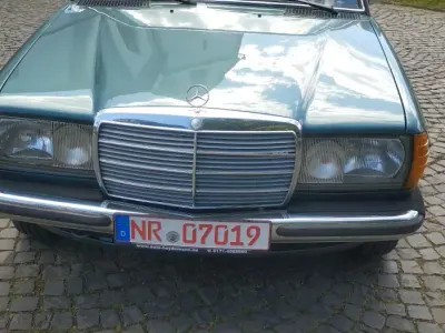 Gebraucht Mercedes 240 72 PS (52 kW) 1982 Andere farben Limousine