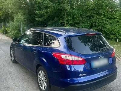 Gebraucht Ford Focus Titanium 125 PS (91 kW) 2014 Blau Kombi