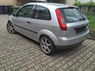 Gebraucht Ford Fiesta 60 PS (44 kW) 2003 Grau Kleinwagen