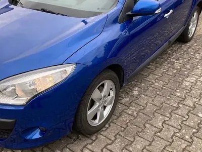 Gebraucht Renault Mégane III Dynamique 131 PS (96 kW) 2009 Blau Limousine