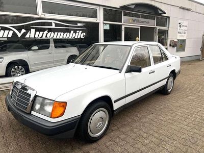 Weiß Gebraucht 1986 Mercedes 200 Limousine | 9.499 €
