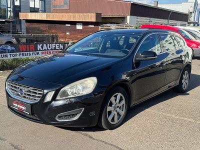 Usata Volvo V60 Momentum 179 CV (131 kW) 2012 Nero Station wagon