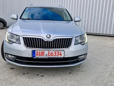 Gebraucht Skoda Superb 140 PS (102 kW) 2014 Silber Kombi