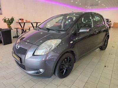 Gebraucht Toyota Yaris 65 PS (47 kW) 2004 Silber Limousine