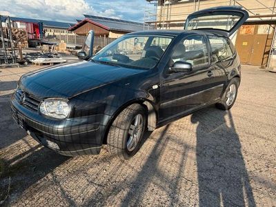 Grau Gebraucht 2002 VW Golf IV Kleinwagen | 2.500 € (Fairer Preis)