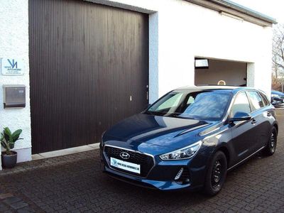 Stargazing blue Gebraucht 2017 Hyundai i30 Select Limousine | 9.800 € (Teuer)