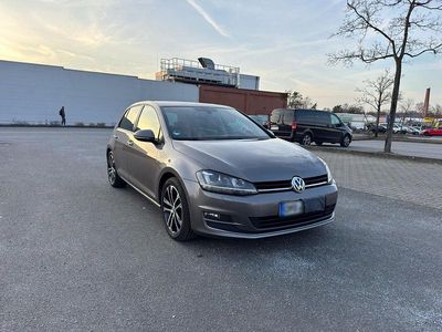 Gebraucht VW Golf VII LOUNGE 125 PS (91 kW) 2015 Grau Kleinwagen
