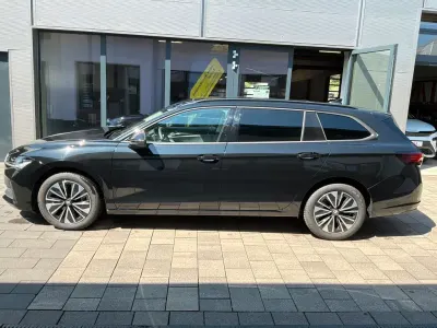 Gebraucht Skoda Superb 150 PS (110 kW) 2025 Ebonyschwarzmetallic (metallic) Kombi