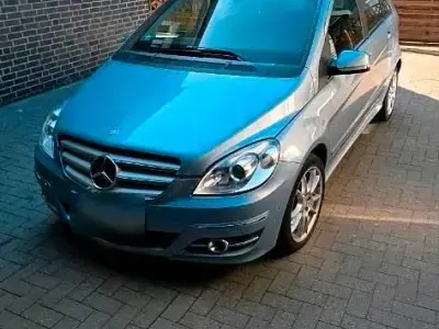 Gebraucht Mercedes B180 109 PS (80 kW) 2010 Blau Van / Kleinbus