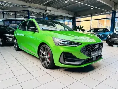 Używany Ford Focus ST 280 KM (205 kW) 2023 Zielony Sedan/Limuzyna