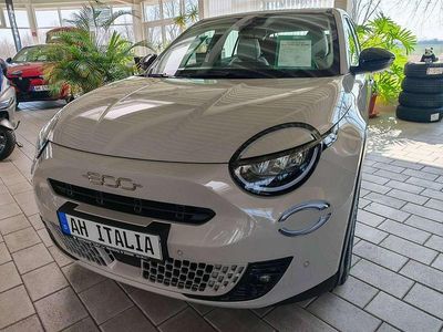 Neu Fiat 600 Icon 110 PS (80 kW) 2026 Cappuccino beige SUV
