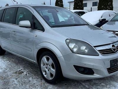 Silber Gebraucht 2011 Opel Zafira Design Edition Van / Kleinbus | 2.590 € (Guter Preis)