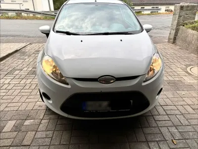 Gebraucht Ford Fiesta Ambiente 82 PS (60 kW) 2009 Weiß Limousine