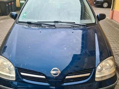 Nissan Almera Tino