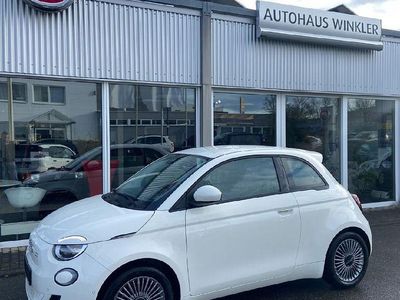 Gebraucht Fiat 500e Basis 86 kW (118 PS) 2023 Colore esterno (arktis weiß) Limousine