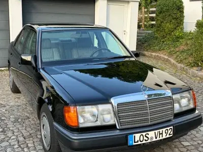 Gebraucht Mercedes E200 136 PS (100 kW) 1992 Schwarz Limousine