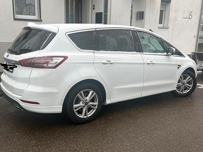Weiß Gebraucht 2016 Ford S-MAX Titanium Van / Kleinbus | 15.000 € (Fairer Preis)